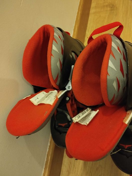 Patins em linha para criança. Marca Oxelo. Muito bem conservados!