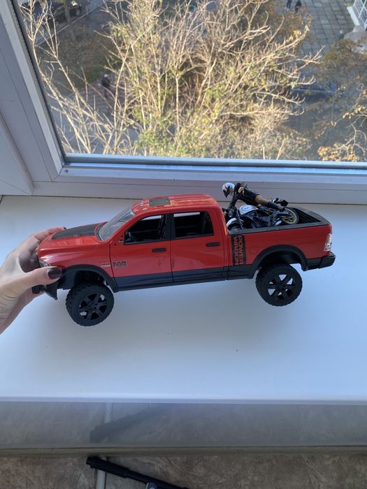 Машина з мотоциклом