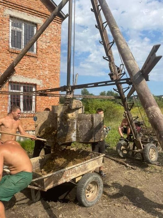 Копка криниць , поглиблення та чистка