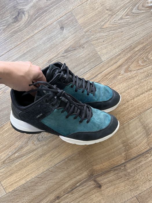 Шкіряні кросівки жіночі GEOX