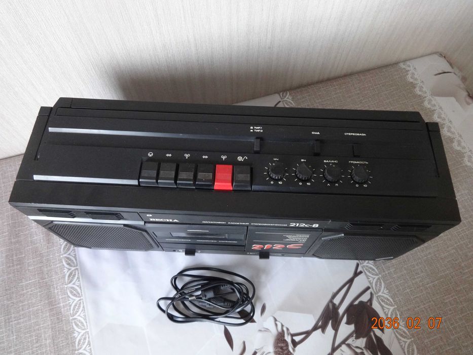 Стереофонический переносной кассетный магнитофон "Весна М-212С-8"