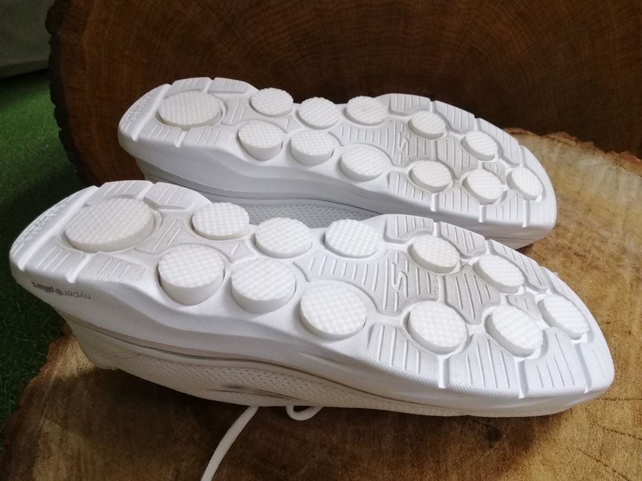 Білі кросівки EUR 40 Skechers GO WALK 7.
