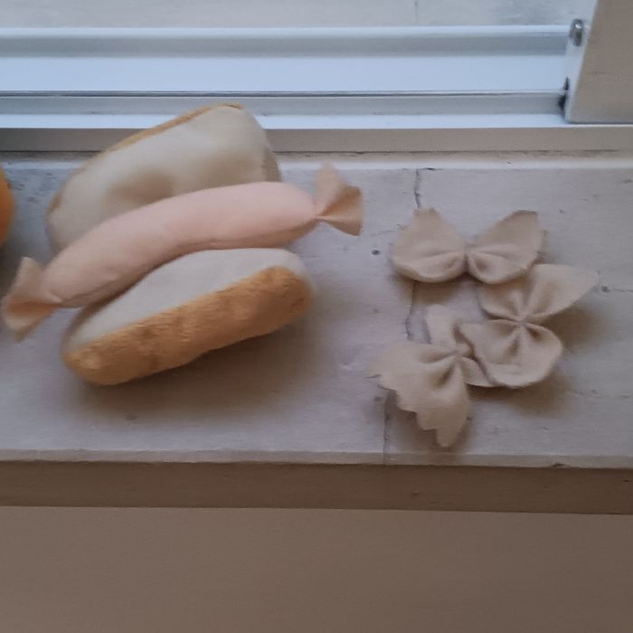 Cesto com varios brinquedos