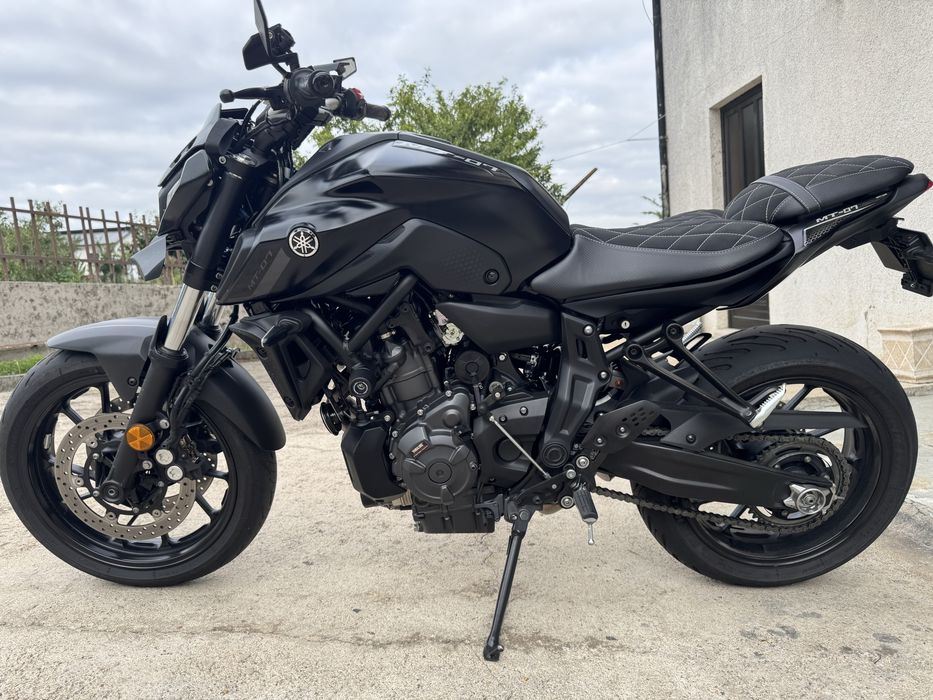 Yamaha 07 pure black
