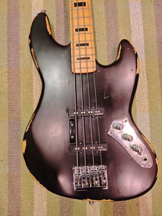 Baixo Vintage vj74 icon series Distressed
Em bom estado