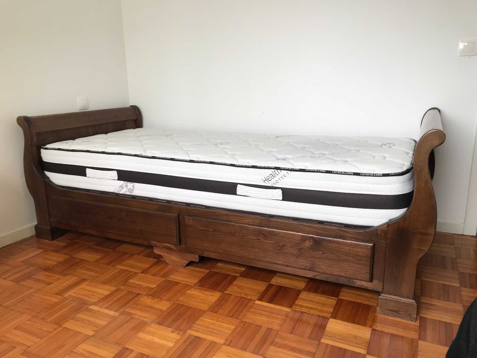 Cama de solteiro com colchão e mesa de cabeceira + oferta (NOVO PREÇO)