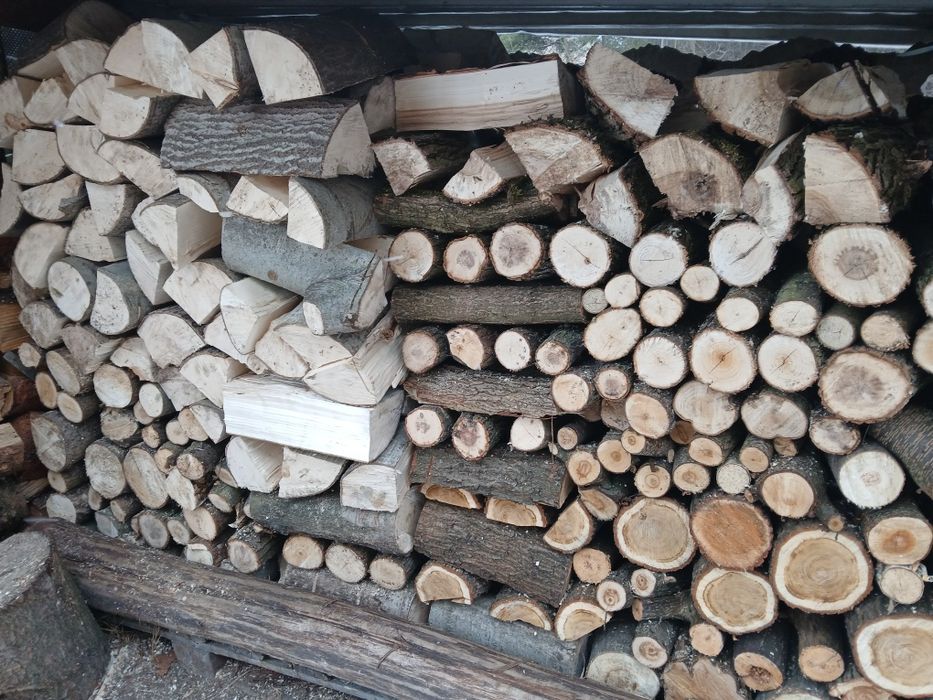 Drewno opałowe łupane kominkowe Drzewo do kominka pocięte