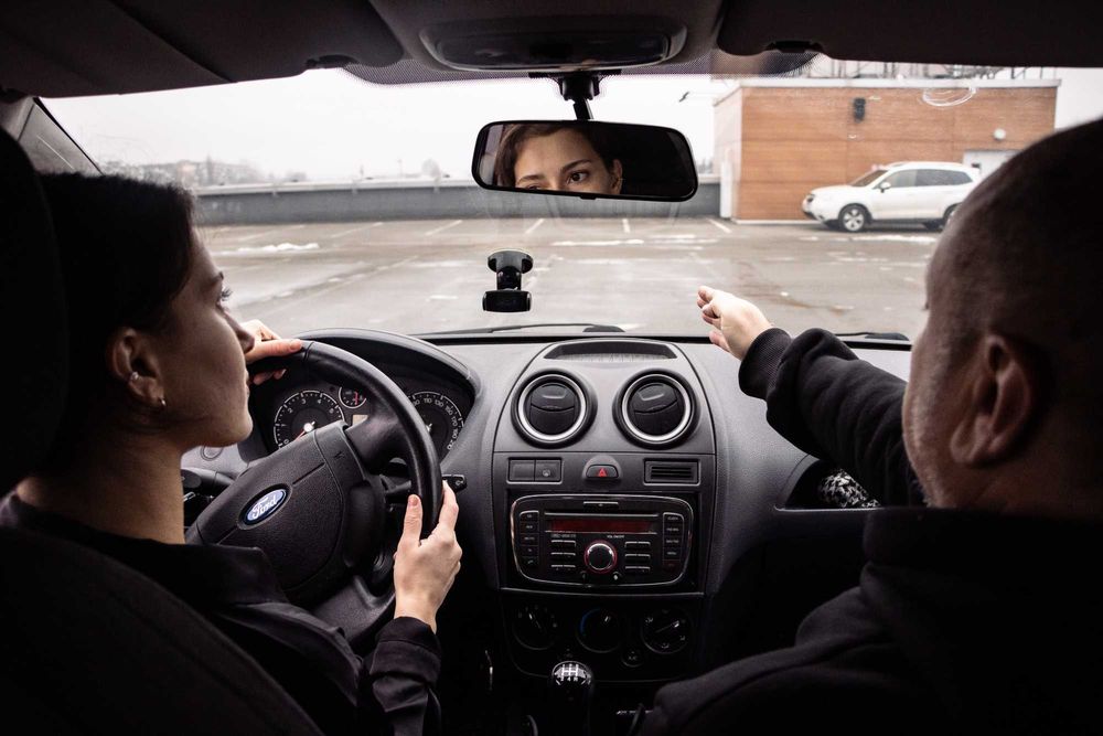 Інструктор з водіння .Автоінструктор . Инструктор по вождению.