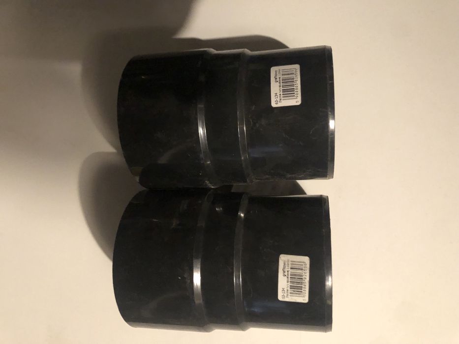 Łącznik rury spustowej grafitowy.