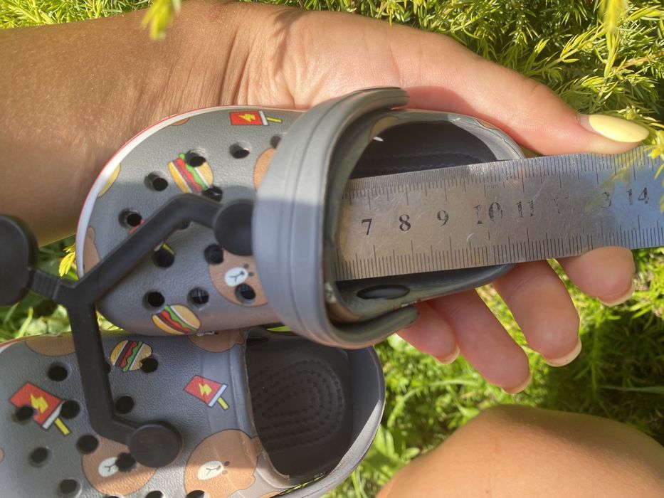 Дитячі шльопанці нові.