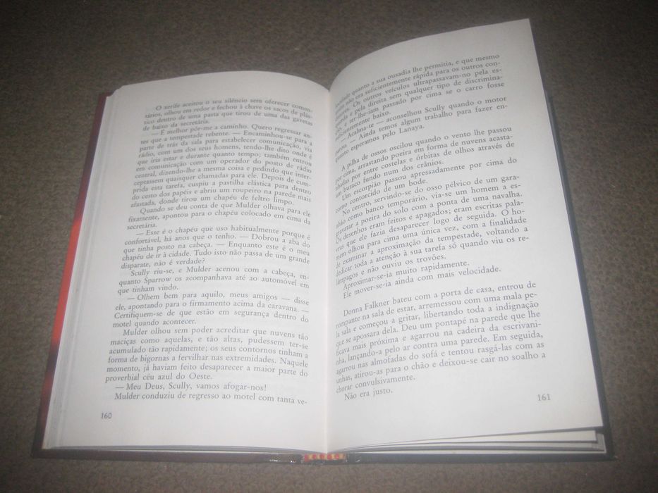 Livro dos Ficheiros Secretos "Turbilhão" de Charles Grant