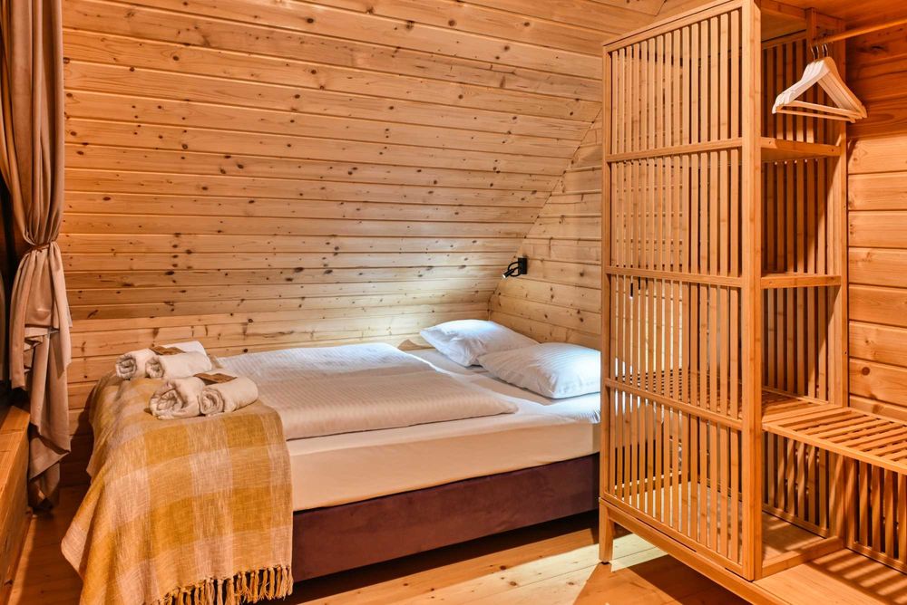 Domki Klimatyzowane, balia z jacuzzi .