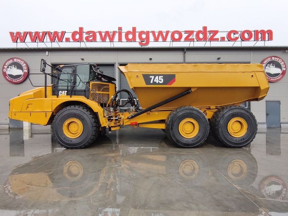 Caterpillar 745