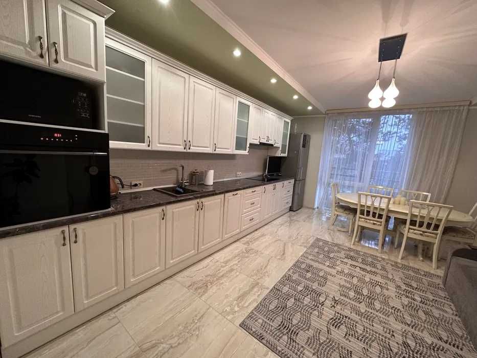 Двокімнатна квартира Анатолія Петрицького ЖК Відпочинок Святошин