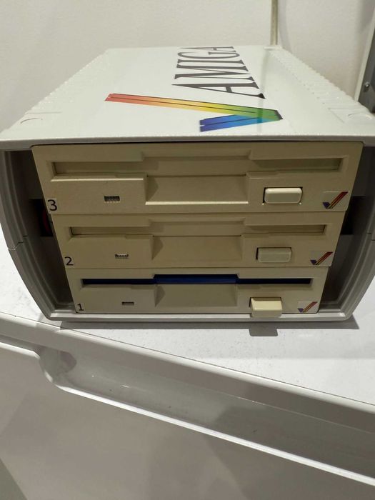 Potrójna stacja dyskietek zewnętrzna Amiga