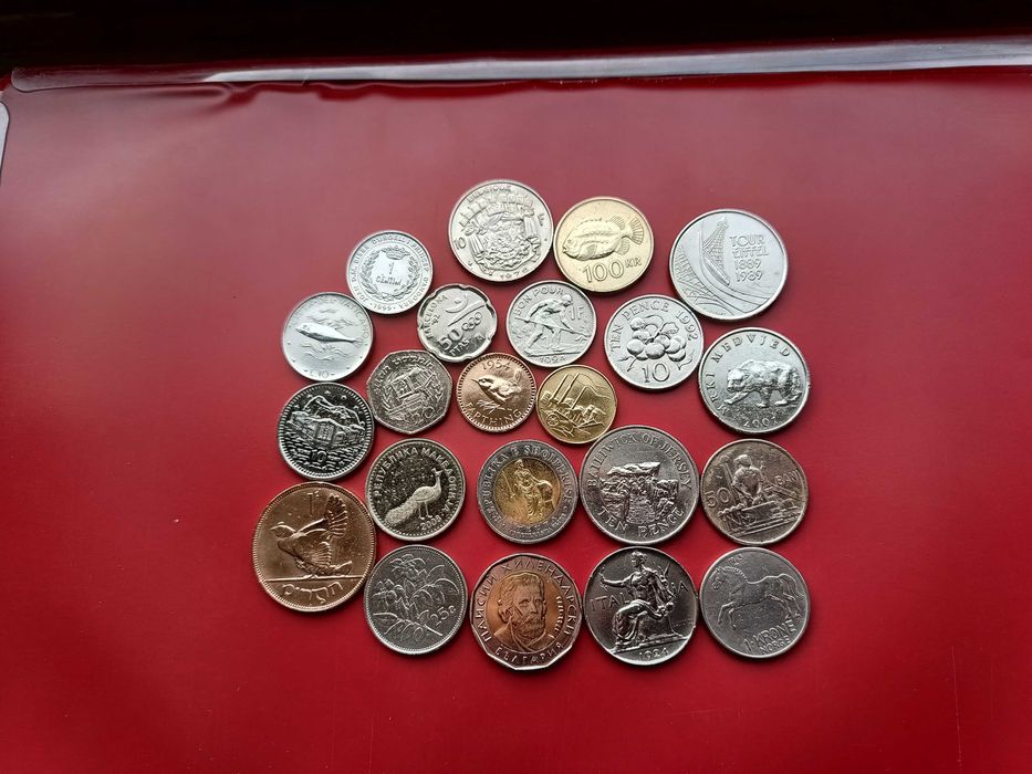 Продаю колекційні монети країн світу.