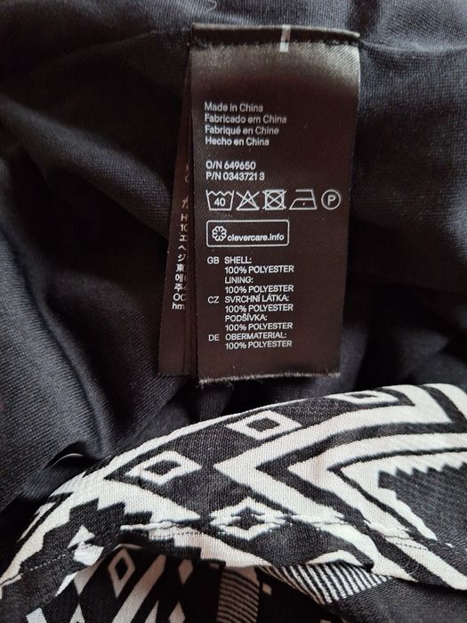 Lekka sukienka na podszewce.