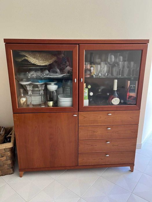 Vendo mobília de sala de jantar em madeira cerejeira