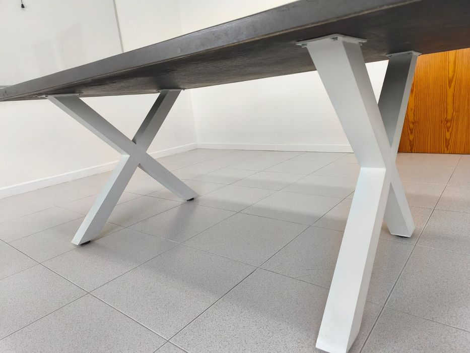 Mesa com 8 cadeiras