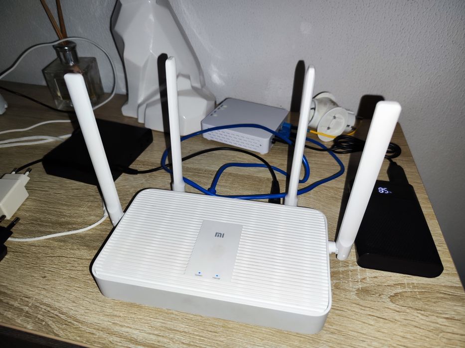 Роутеры TP-LINK TL-WR841N 9V и Xiaomi Mi Router AX1800