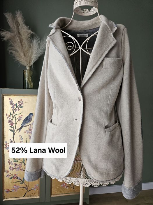 Beżowa marynarka damskaOttod'Ame z wełną i łatami w jodełkę – włosk