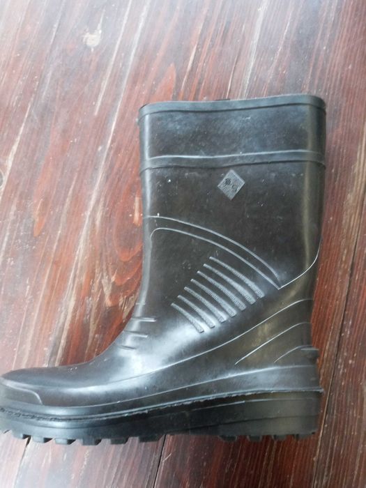 Добротные резиновые сапоги 40-41 , 44-45 р.