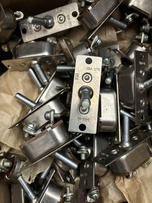 Продам тумблера в-45м нові ідеал