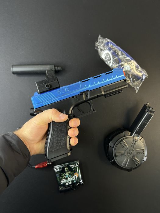 Пістолет Glock 17 з лазером, прицілом та 3 магазинами різної ємності