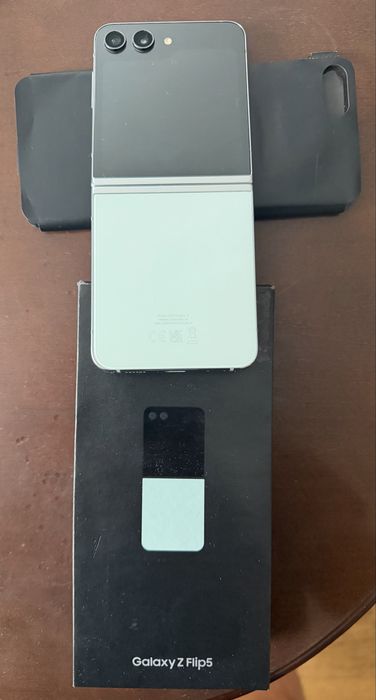 Telefon Galaxy Z Flip5 miętowy 8GB / 256GB