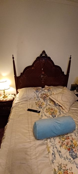 Mobília de Quarto Antiga em Madeira - Marchetaria - Muito bem conservada
