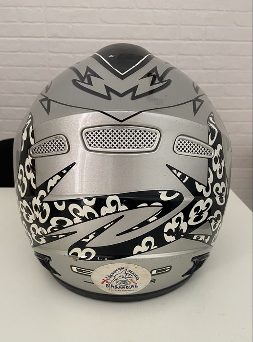 Vendo capacete preto e cinzento