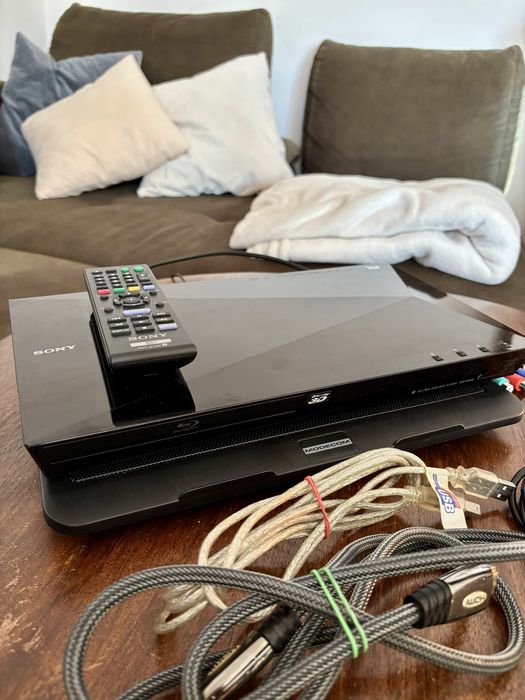 Sony Blu-ray BDP-S4100 3D + pilot + kable HDMI / USB