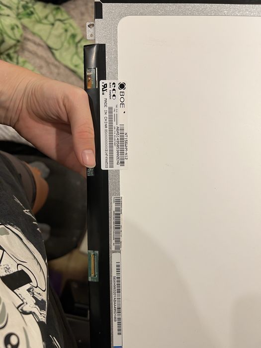 Плата для екрану ноутбука з дефектом