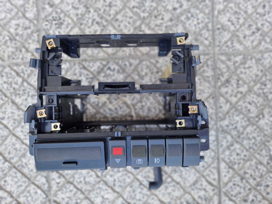 Estrutura Interior Consola Central Audi A4 B5 8D Pré-Facelift 1994 a 1999 Original