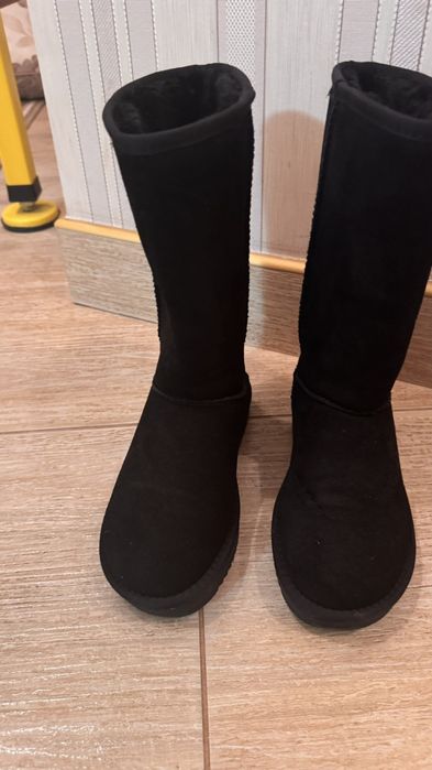 Високі угги жіночі