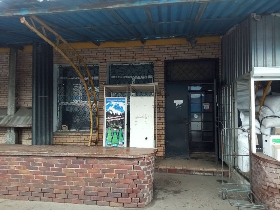 Сдается кафе на центральном рынке, в хорошем месте.