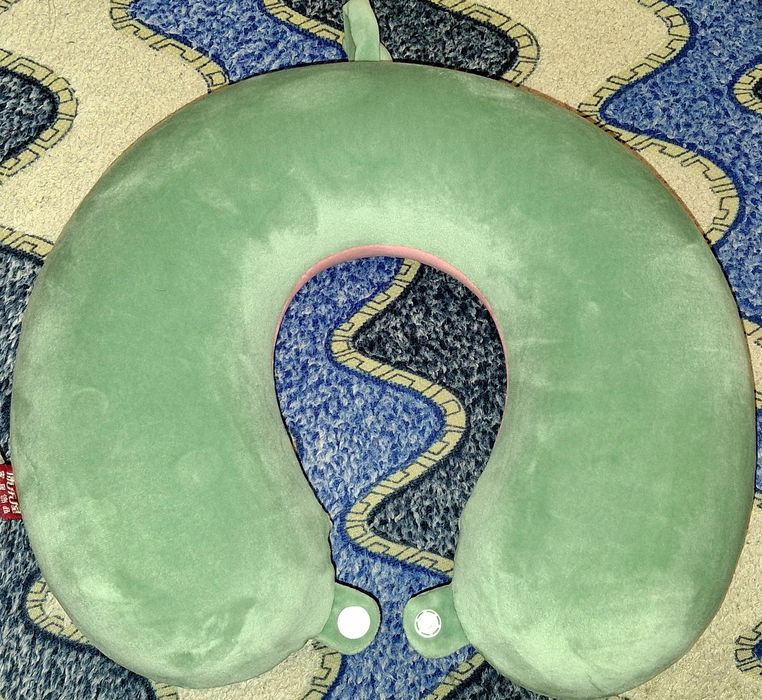 Подушка  ортопед мягкая под голову полуниця , для авто ,отдых