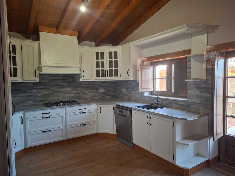 Moradia Térrea T2 Totalmente Reconstruída com Charme Rústico