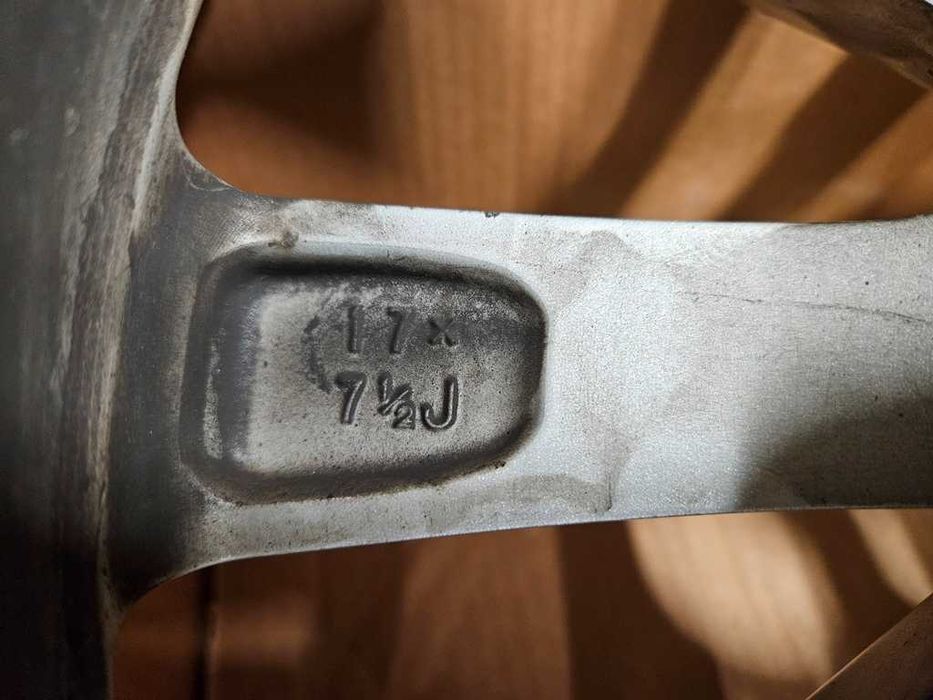 Felga 17'' TOYOTA Camry 5x114,3 7,5Jx17 ET45 BVU OEM 1szt 2021r Ładna