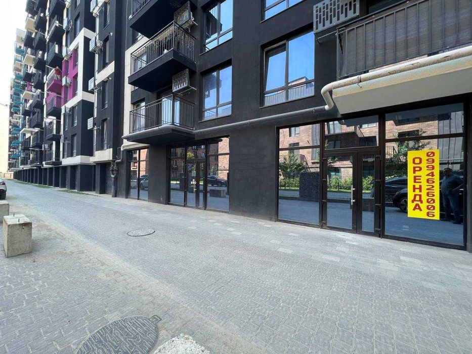 Фасадне приміщення в ЖК Family Plaza