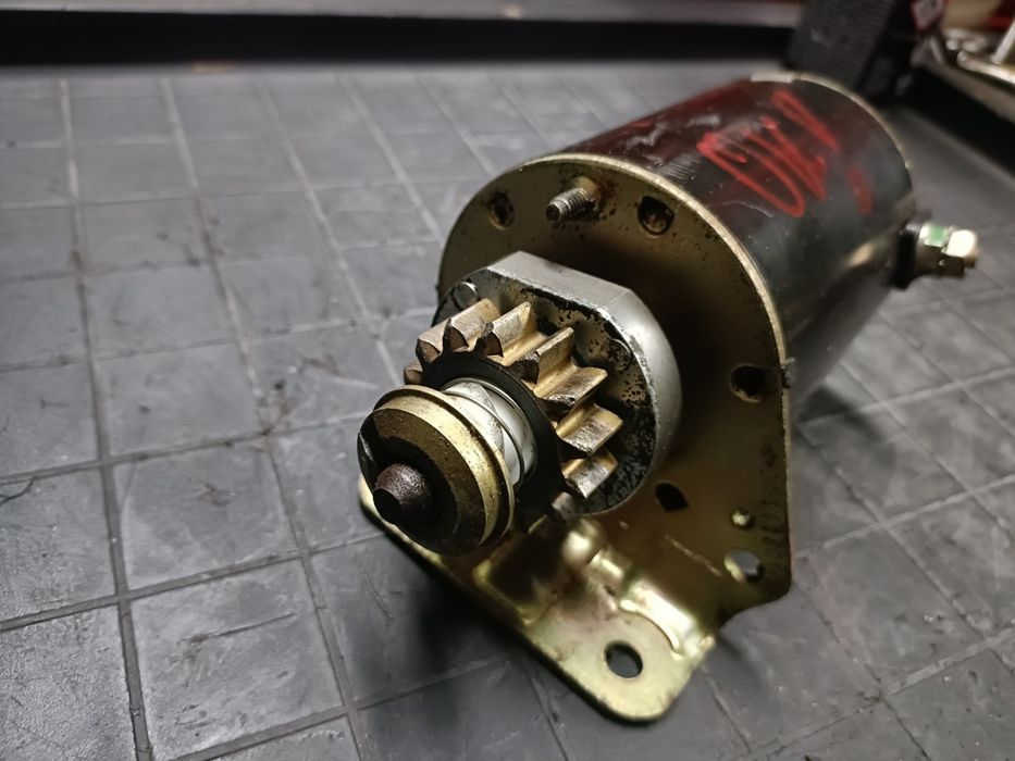 Rozrusznik do traktorek kosiarka Briggs stratton 14 zębów metal
