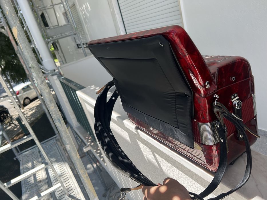 3*voz Acordeão de teclas Borsini italiano + correias e mala