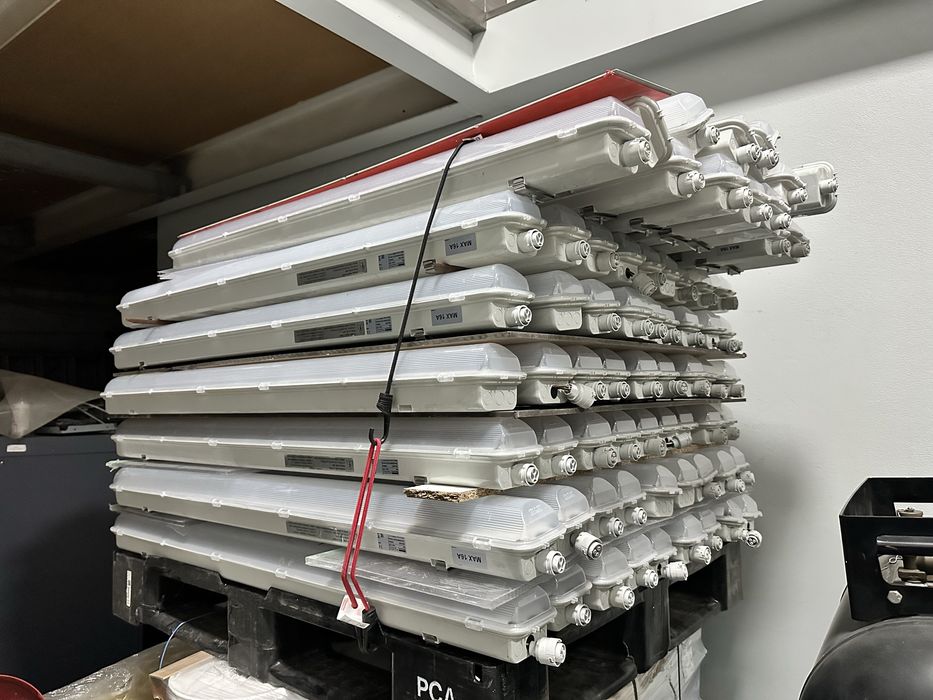 Luminárias Led 120cm estanques Disano