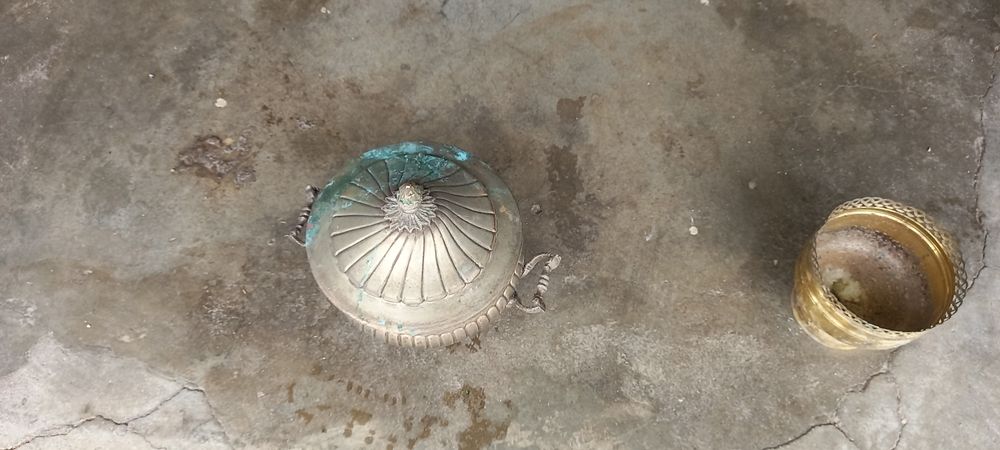 Terrina antiga em estanho