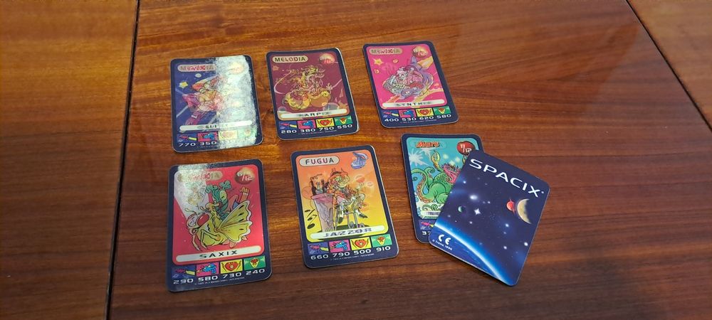 Cromos e figuras de coleções várias bollycao e outras