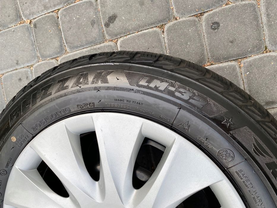 Opony Bridgestone Blizzak LM-32 - 205/60/16