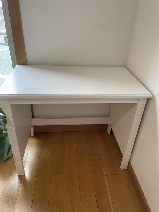 Secretária branca IKEA BRUSALI