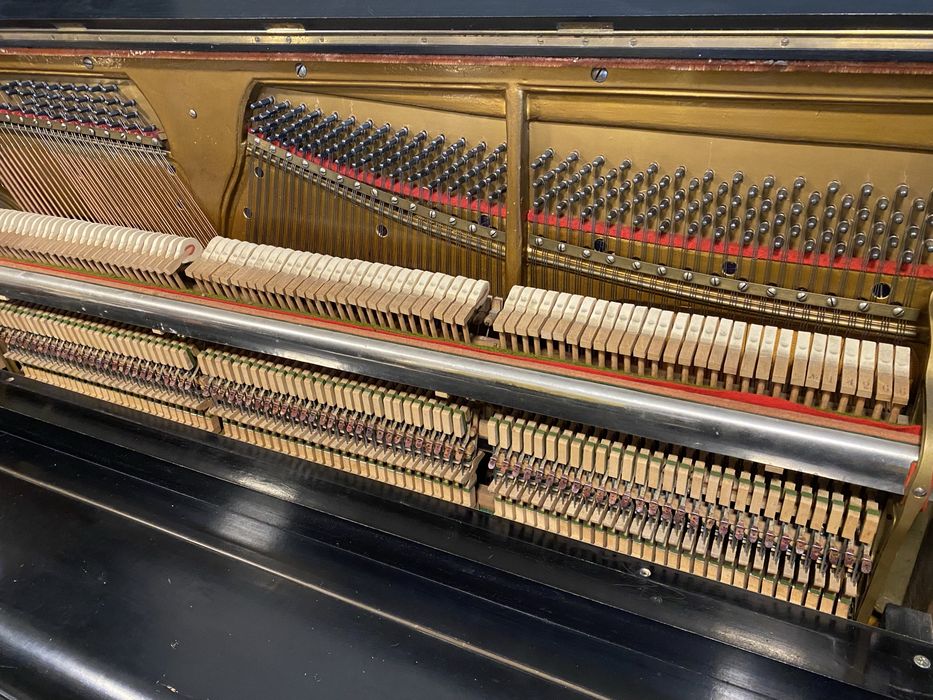 Piano Vertical R. Goetze