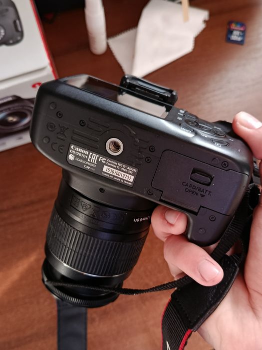 Фотоапарат Canon EOS 4000D + Об'єктив EF-S 18-55mm III | Пробіг лише 15 000 кадрів