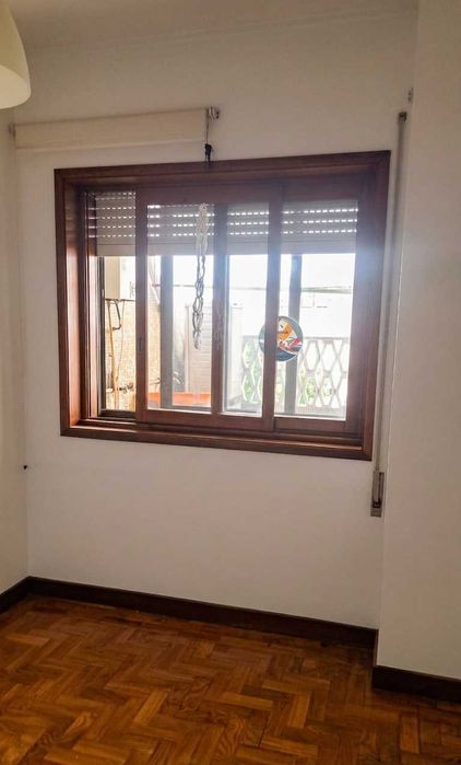 Apartamento T3 - 4º Andar, localizado na Rua Antero de Quental, Freguesia de Paranhos, no Porto